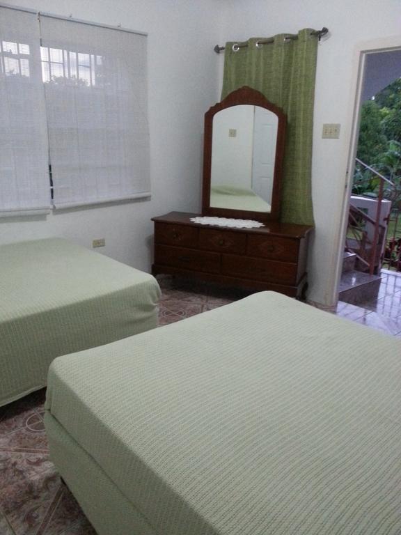 Polish Princess Guest House Πορτ Αντόνιο Εξωτερικό φωτογραφία
