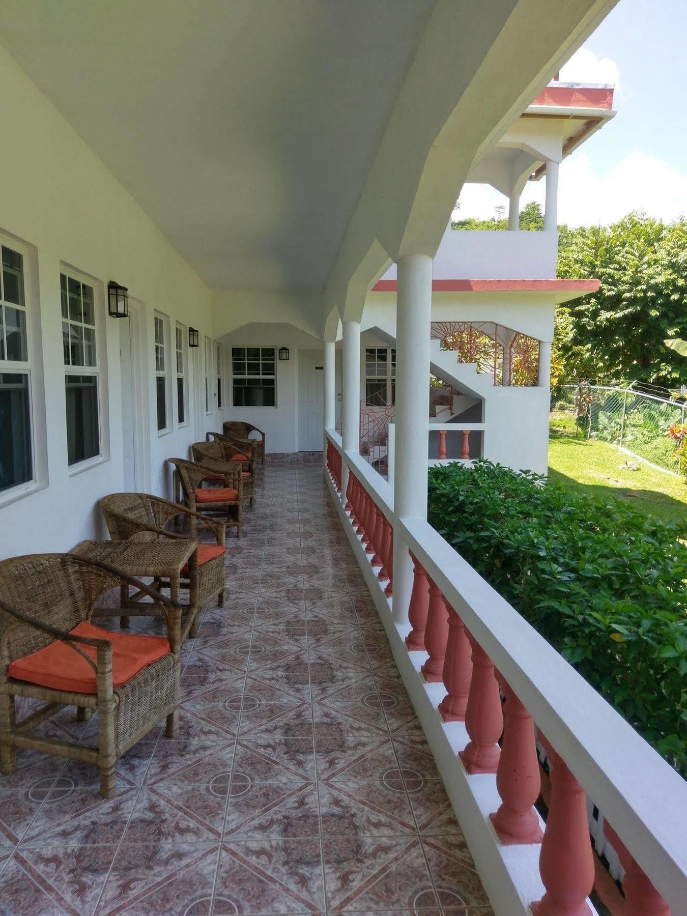 Polish Princess Guest House Πορτ Αντόνιο Εξωτερικό φωτογραφία