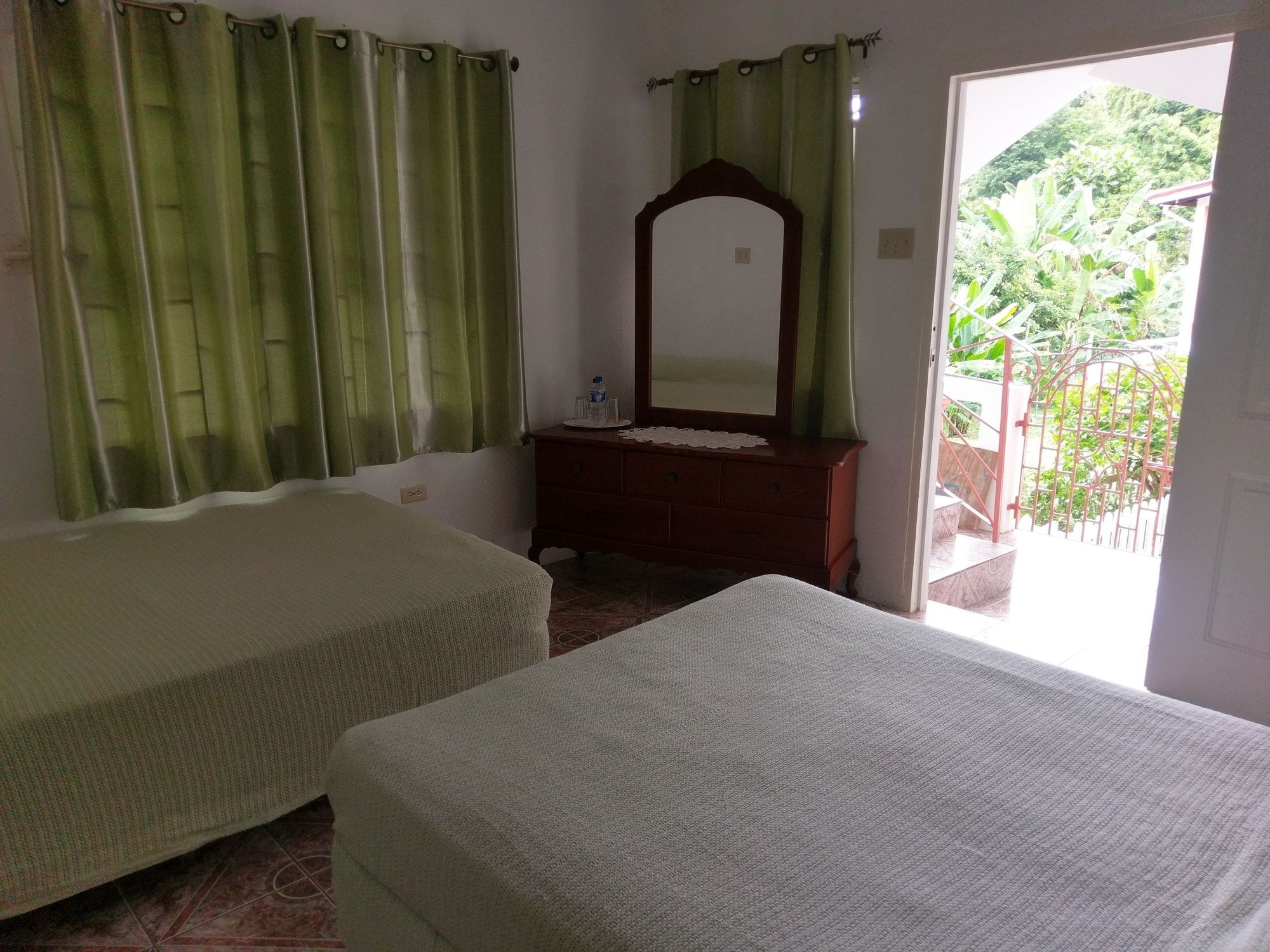 Polish Princess Guest House Πορτ Αντόνιο Εξωτερικό φωτογραφία